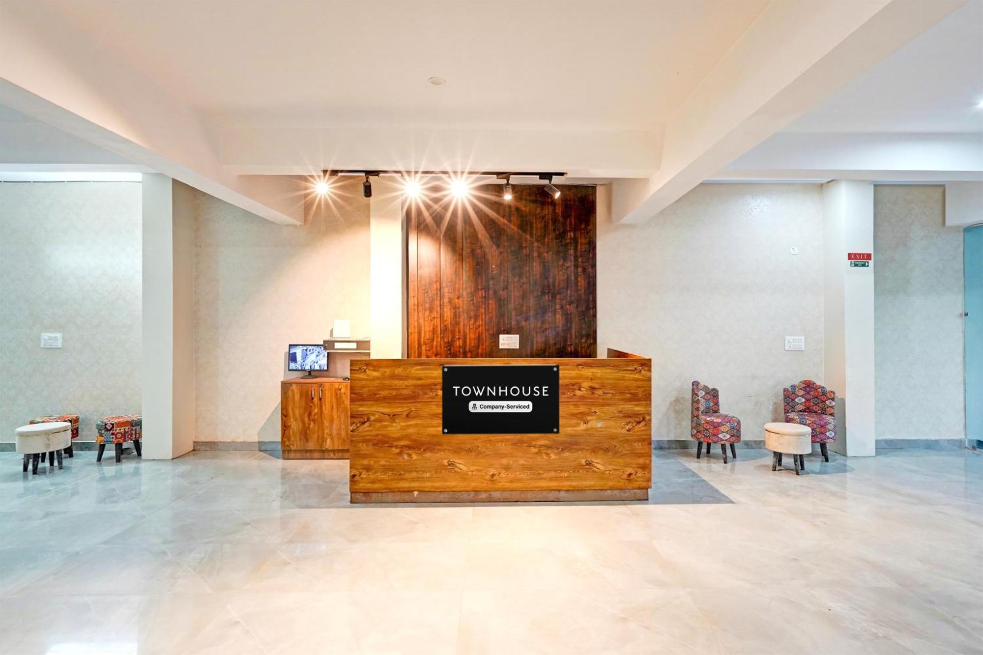 Super Townhouse Sector 86 Near Sector 83 Metro Station Hotel Noida Buitenkant foto