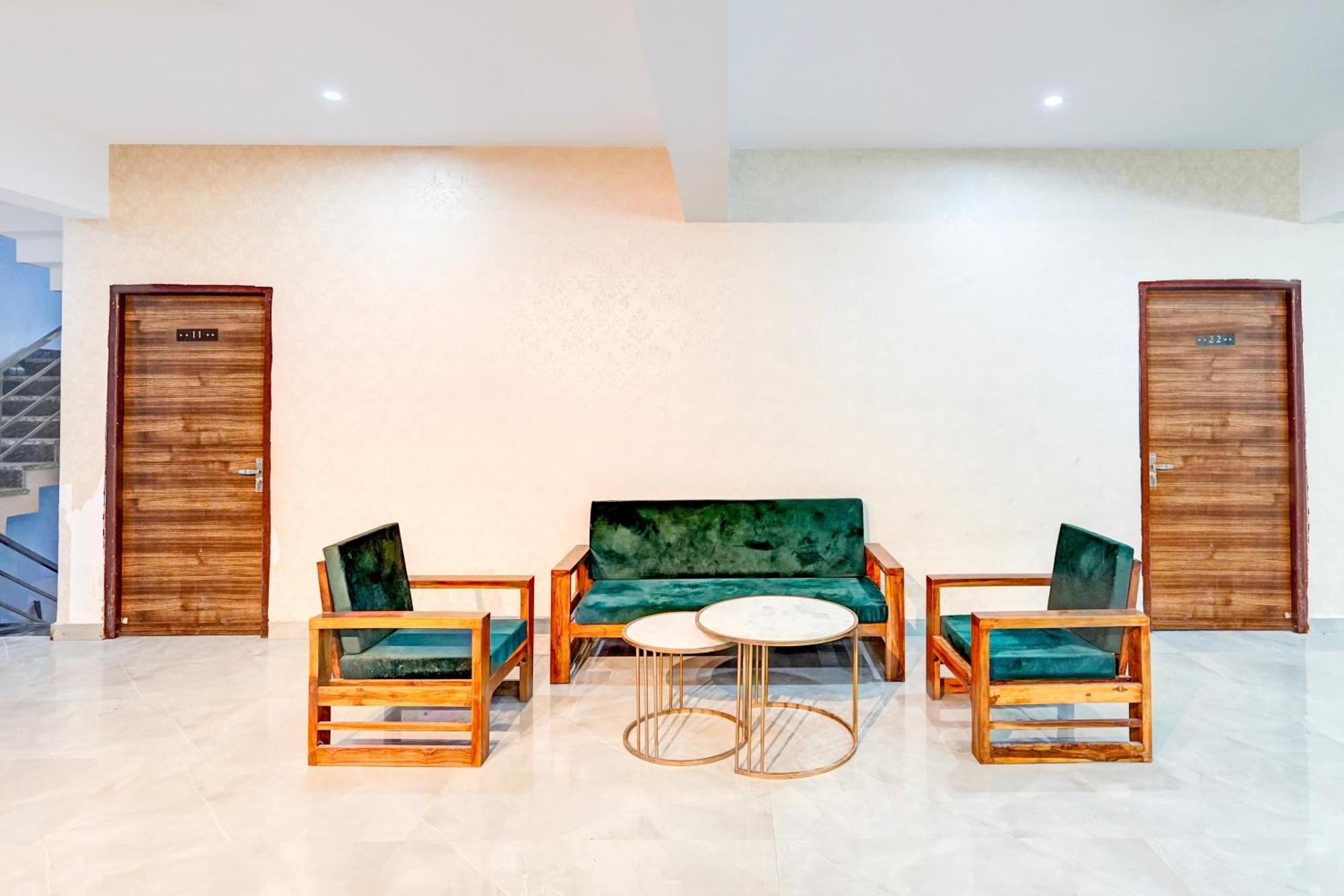 Super Townhouse Sector 86 Near Sector 83 Metro Station Hotel Noida Buitenkant foto
