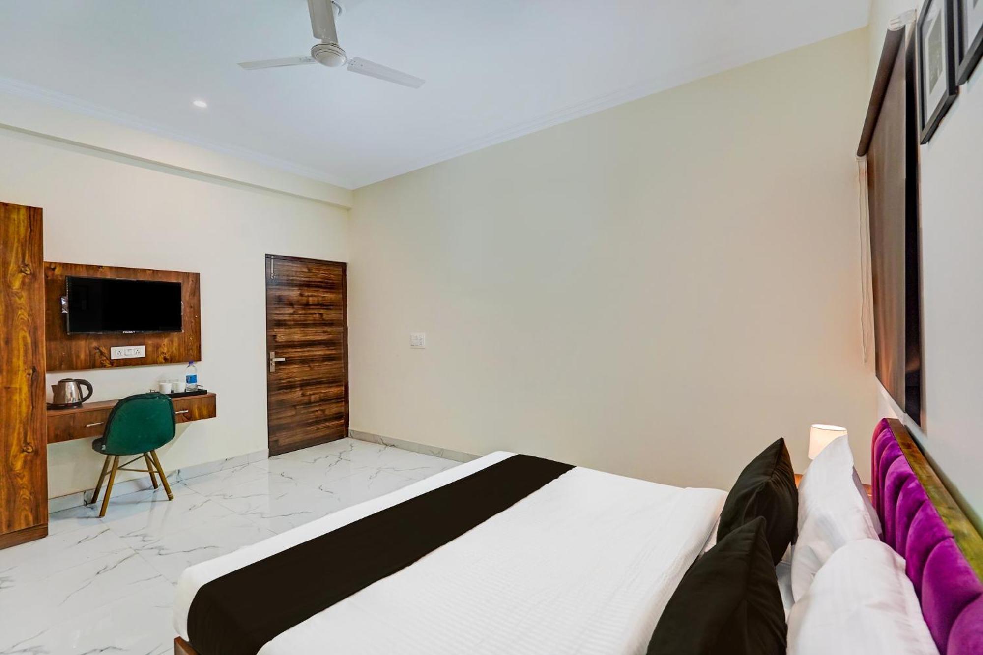 Super Townhouse Sector 86 Near Sector 83 Metro Station Hotel Noida Buitenkant foto